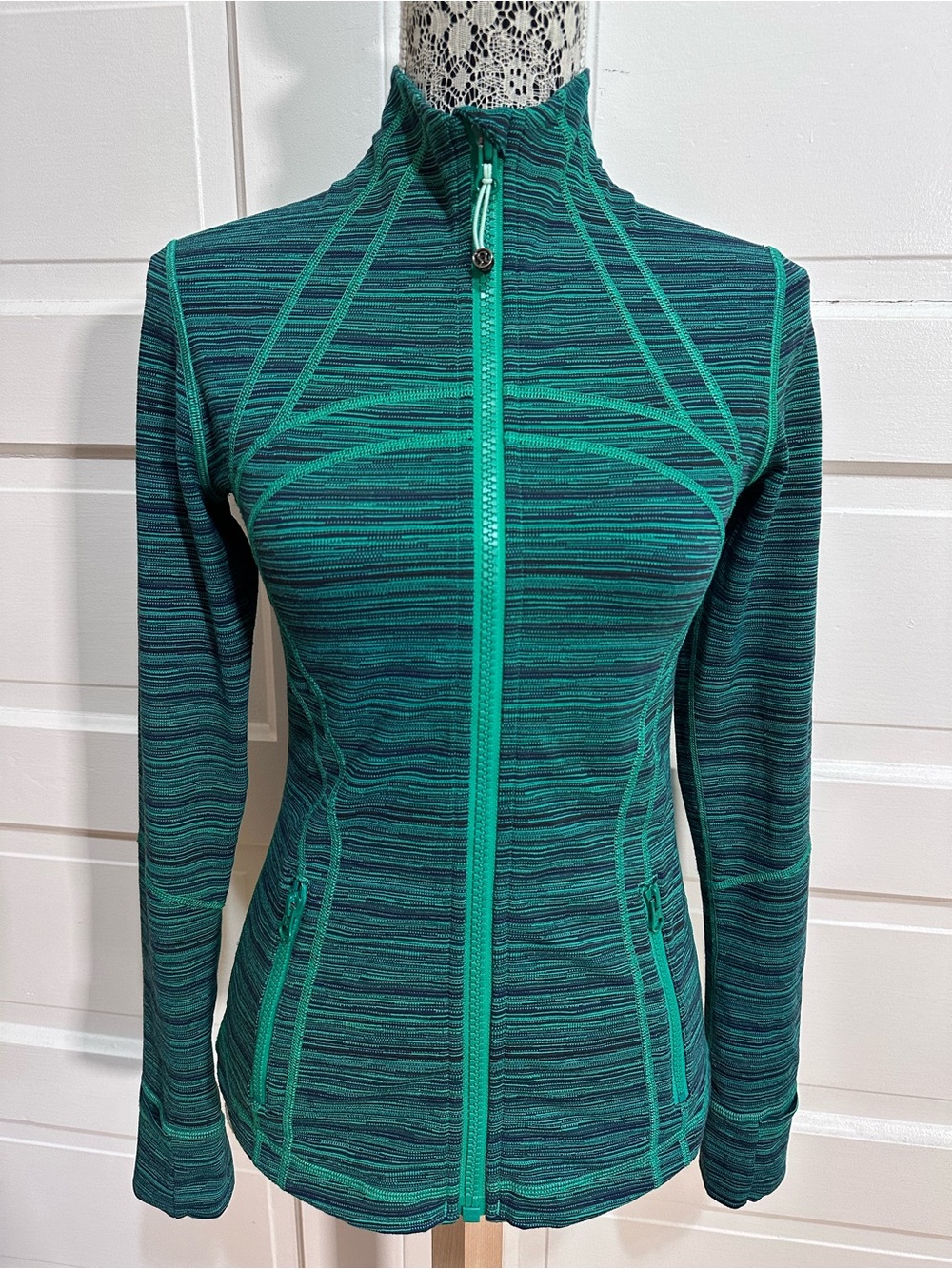 Lululemon Define Jacket Size 6 Cyber Jungle Green Hero Blue Flattering Fit $128